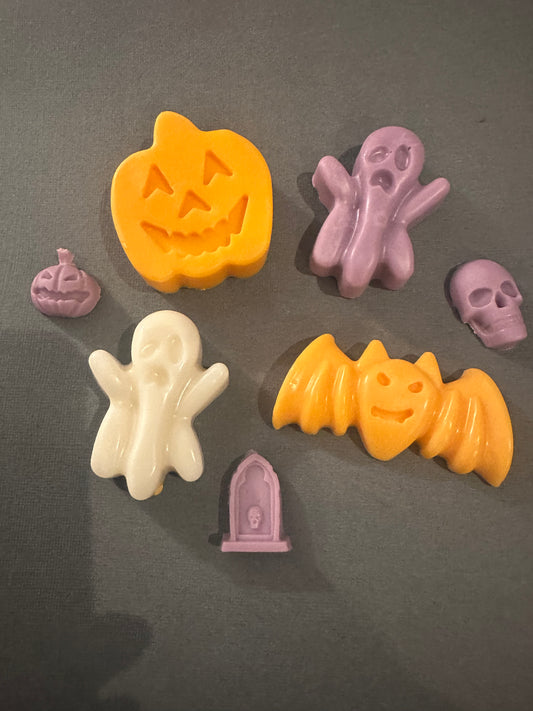 🎃 Spooktacular Mini Soaps – Frightfully Fun & Fragrant! 🕸️